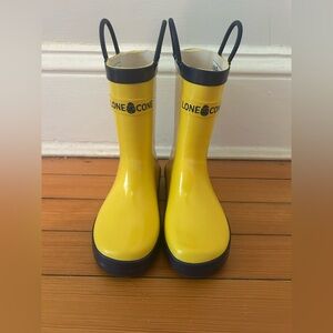 Lone Cone kid’s yellow rain boots pull on with navy trim NWOT size 13 unisex